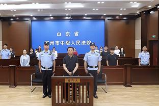 曼联近12场比赛每场至少被射门10次，对埃弗顿被射门24次